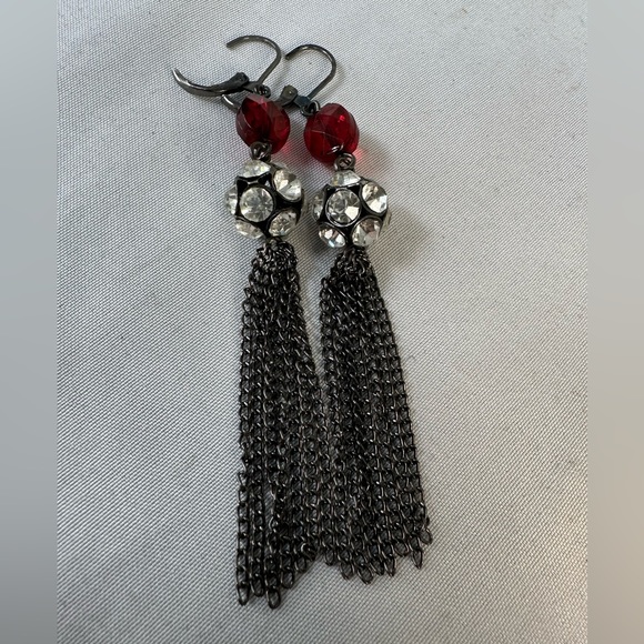 Chainmail vibe dangle earrings with rhinestone orb - Picture 4 of 6